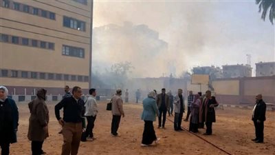 اندلاع حريق بمحيط مدرسة كفر صقر الثانوية بنات.. وإخلاء الفصول احترازيًا