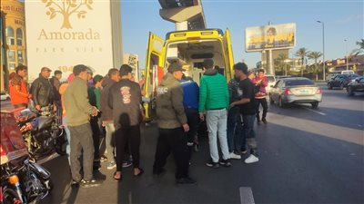 إصابة 6 أشخاص خلال عبورهم الطريق أمام كونكورد بلازا في التجمع الخامس