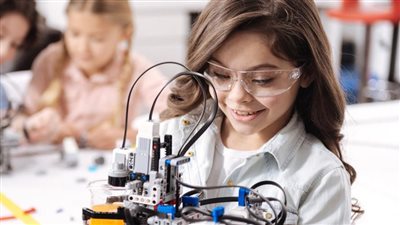 الأمم المتحدة تحتفل بـ اليوم العالمي للمرأة والفتاة في ميدان العلوم