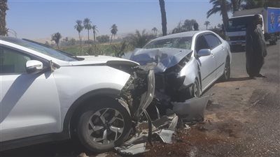 إصابة 3 أشخاص في حادث تصادم سيارتين بأسيوط | أسماء