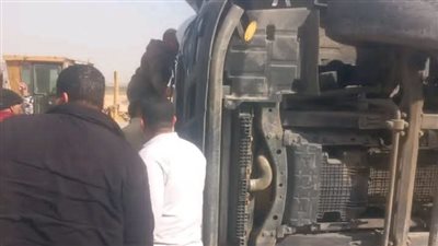 انقلاب سيارة نقل بالطريق الإقليمي بالعاشر من رمضان