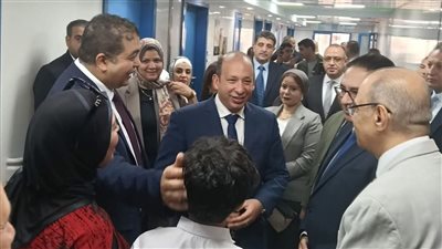 تكلفة العلاج 3 ملايين جنيه.. مستشفى أبو الريش ينقذ طفلا أصيب بشلل كامل بعد 4 أشهر بالعناية المركزة