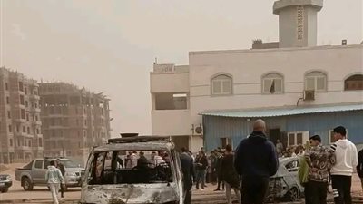 بسبب الألعاب النارية.. أطفال يشعلون النار في سيارتين بالعاشر من رمضان