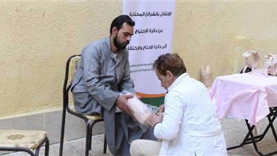 تسليم 7 أجهزة تعويضية وسماعات طبية مجانًا لذوي الهمم بسوهاج