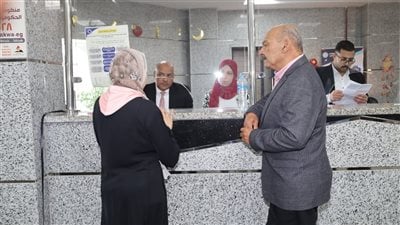 في ثاني أيام عمله بديوان عام المحافظة.. محافظ السويس يتفقد الإدارات ويوجه بسرعة إنجاز طلبات المواطنين