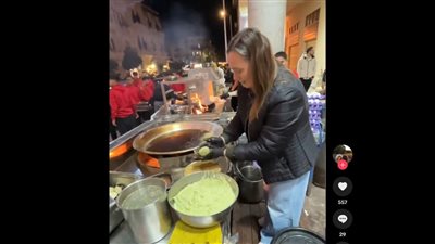 روسية تتحدى مطبخ الشارع المصري.. تجربة طعمية في الكوربة تثير تفاعل السوشيال ميديا