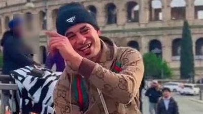 تريند ينتهي بملاحقة في روما.. شاب مصري يثير الجدل على تيك توك برقصه بالسكين أمام الكولوسيوم