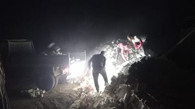 البلوك مالي الأرض.. انقلاب تريلا محمّلة بالطوب الأبيض بطريق 