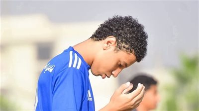 صدمته سيارة خلال توزيع وجبات رمضان بالدقهلية.. زملاء اللاعب معتصم زكريا: كان طيب وبيساعد الجميع