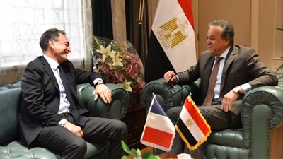 وزير الصحة يبحث مع سفير فرنسا دعم علاج مرضى الأورام القادمين من غزة بمستشفى «جوستاف روسي»