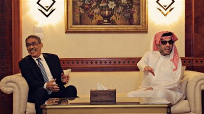 تركي آل الشيخ يصل إلى مصر في زيارة رسمية ويلتقي وزير الدولة للإعلام