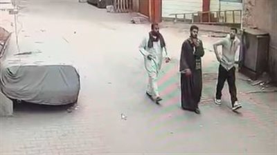 لحظة سرقة 3 هواتف من منزل محامٍ بمنطقة فيصل.. والأمن يفحص الواقعة