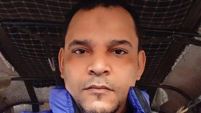 دخله 650 جنيهًا ويعيش وأسرته في غرفة.. شاب من ذوي الهمم بالجيزة يستغيث للحصول على فرصة عمل