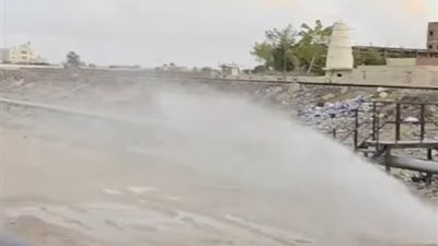 كسر مفاجئ في خط مياه بالكيلو 7 بمطروح وتحرك عاجل للإصلاح