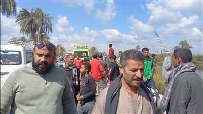 تفاصيل مصرع سيدة وإنقاذ 6 أشخاص في انقلاب ميكروباص بترعة الإبراهيمية بالمنيا.. والبحث عن مفقودين
