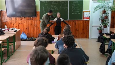 جيل جديد ينشأ في ظل الحرب.. صغار أوكرانيا يتدربون على السلاح| ما القصة؟