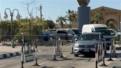 وصول جثمان والد مي عمر إلى مسجد الشرطة بالشيخ زايد استعدادًا لصلاة الجنازة عليه