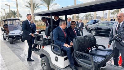 رئيس شركة العاصمة يصطحب رئيس الوزراء السوداني في جولة تفقدية