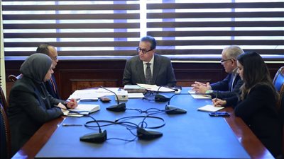 وزير الصحة يوجه بتسريع توريد مفاصل الركبة والحوض لإنهاء قوائم انتظار جراحات تغيير المفاصل