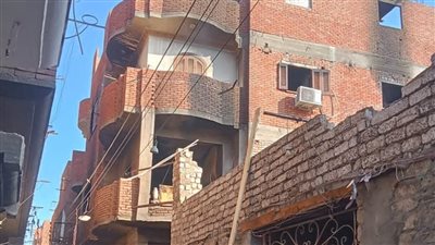 مخازن وورشة نجارة.. السيطرة على حريق التهم 3 طوابق بعقار في أبو قرقاص بالمنيا