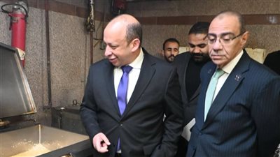عميد طب قصر العيني يقود جولة تفقدية شاملة للمطبخ الرئيسي ومخازن التغذية بالمستشفيات خلال شهر رمضان