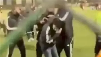 الأهلي يقرر إيقاف إداري فريق 2009 ويحيله للتحقيق بسبب أحداث مباراة زد
