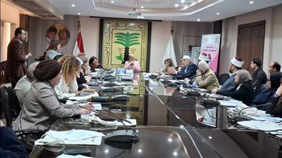 الطفولة والأمومة يعقد مائدة مستديرة لمناقشة تأثير الأعراف الاجتماعية والخطاب الديني والإعلامي على زواج الأطفال