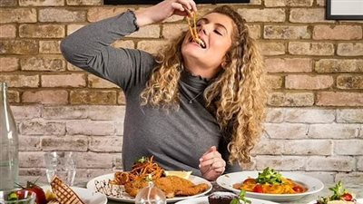 أبرزها اجراء تعديلات على النظام الغذائي.. نصائح لتجنب الطعام ليلا 