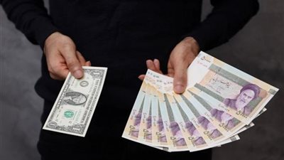 بزيادة تقارب 3000%.. الدولار الأمريكي يساوي 1.3 مليون ريال في إيران