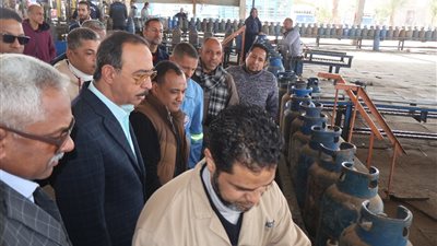 محافظ سوهاج يتابع توافر أسطوانات البوتاجاز: لا تهاون مع السوق السوداء