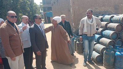 رئيس مركز ومدينة دار السلام يتابع توزيع 5400 اسطوانة بوتاجاز على المواطنين في سوهاج