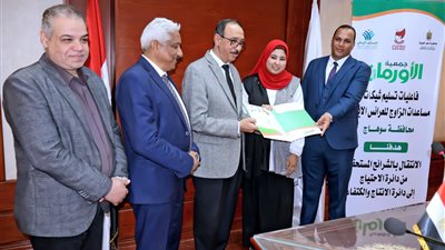 تسليم 15 شيكًا للعرائس الأولى بالرعاية بقيمة 300 ألف جنيه في سوهاج عبر التضامن الاجتماعي 