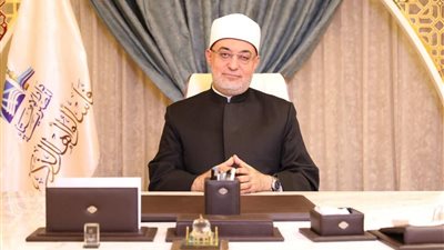المفتي مهنئًا عمال مصر: ما يتحقق على أرض الواقع من إنجازات هو ثمرة لجهودهم المخلصة