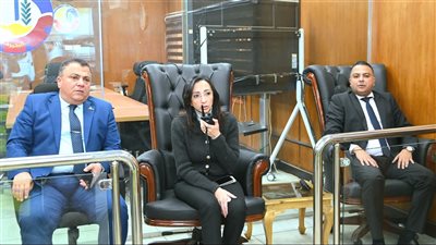 من داخل غرفة التحكم والسيطرة.. محافظ البحيرة تتابع انتظام العمل بمحطات الوقود والمواقف