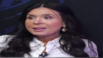 دينا: أتجوزت 9 مرات.. ومي عمر مبتعرفش ترقص