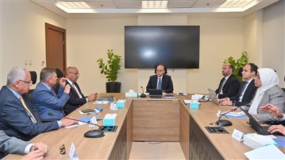 وزير الاستثمار يجتمع بمسؤولي شركات السكر لبحث وضع السوق وتنظيم التجارة