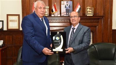 القابضة للمياه تستقبل محافظ مطروح لبحث آليات تحسين خدمات مياه الشرب والاستعداد للصيف