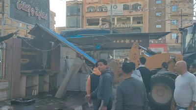 مجلس مدينة العريش ينفذ حملة لإزالة الأكشاك المخالفة 