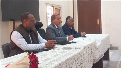 رئيس مدينة إسنا بالأقصر يتابع ملف تقنين أراضي الدولة ويبحث تسريع إجراءات طلبات المواطنين