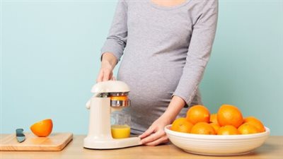 أبرزها فيتامين C.. مخاطر الإفراط في مكونات تعزيز البشرة