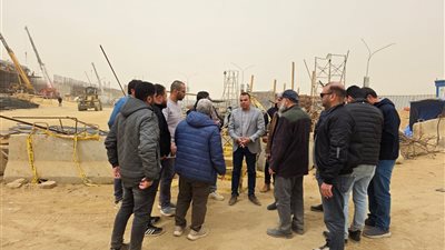 نائب رئيس المجتمعات العمرانية يتفقد مشروع خطوط المياه الاستراتيجية بـ6 أكتوبر 