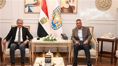 محافظ جنوب سيناء يبحث مع وزير السياحة والآثار سبل تنشيط الحركة السياحية