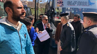 سحب رخص سيارتين وتحرير 43 مخالفة خلال حملة مفاجئة لمحافظ الدقهلية على مواقف المنصورة 