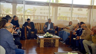 وزير السياحة يلتقي بأعضاء غرفة الغوص والأنشطة البحرية بشرم الشيخ لبحث سبل تطوير نشاطهم 