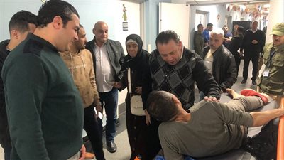 مصدر طبي يكشف الحالة الصحية لمصابي حادث انقلاب ميكروباص بطريق السويس القاهرة