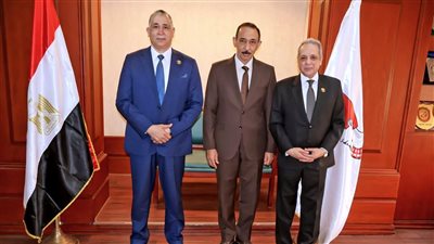 محافظ سوهاج يستقبل نقيب عام المحامين لبحث تعزيز التعاون المشترك