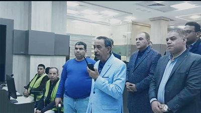 من داخل غرفة السيطرة.. محافظ سوهاج يتابع التقلبات الجوية ويوجه بالتعامل الفوري مع تداعيات الطقس