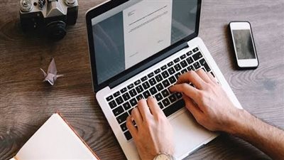 مع ارتفاع أسعار الوقود.. هل يصبح العمل عن بُعد ضرورة؟