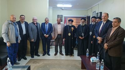 روح واحدة وقلب واحد.. أسقف نجع حمادي يهنئ رئيس المدينة بعيد الفطر