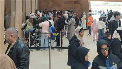 توافد أكثر من 10 آلاف زائر على أهرامات الجيزة في ثاني أيام عيد الفطر | خاص